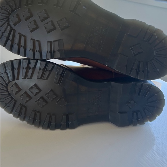 NWT Dr Martens 2976 Leonore Chelsea Boots Faux Fur Lined in Saddle Tan - Picture 6 of 8